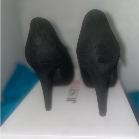 Shoes - Picture 3 of 4